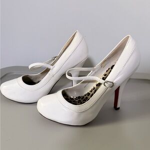 White Mary Jane Heels Size 9 Spike Heel Costume or Dress Shoes